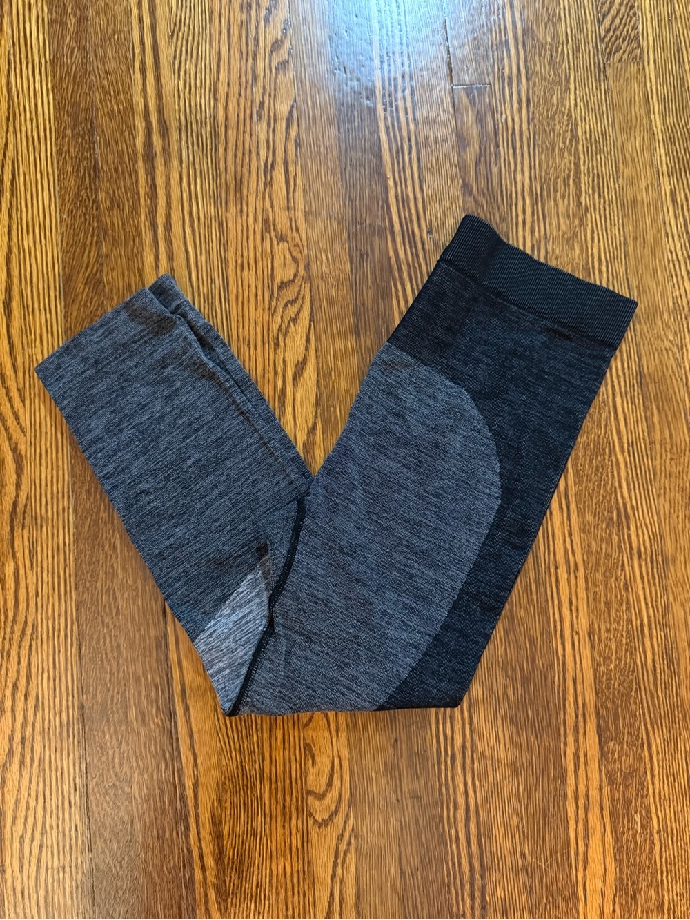 GUESS Los Angeles Seamless Space Dye Cropped Logo Leggings - Size S/M